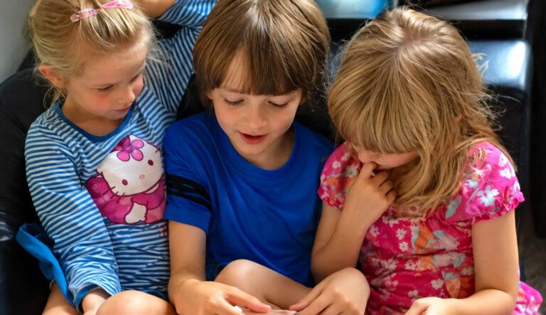 Same Home, Different Languages: Why Bilingual Siblings Do Not Always Develop Alike